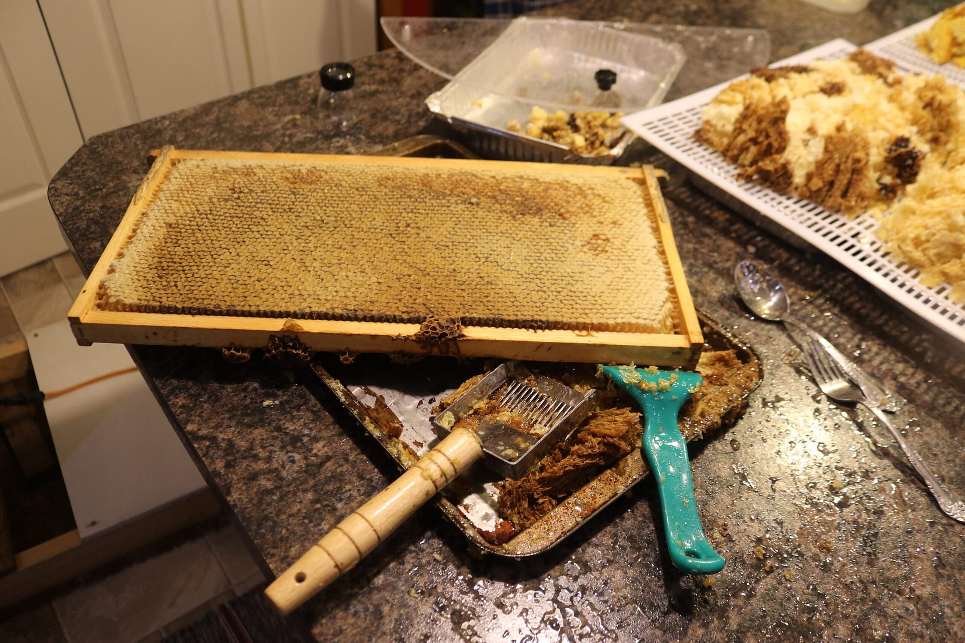 uncapping wax off honey frame